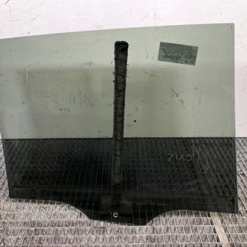 Vitre arriere gauche VOLKSWAGEN TOURAN 3 Photo n°4