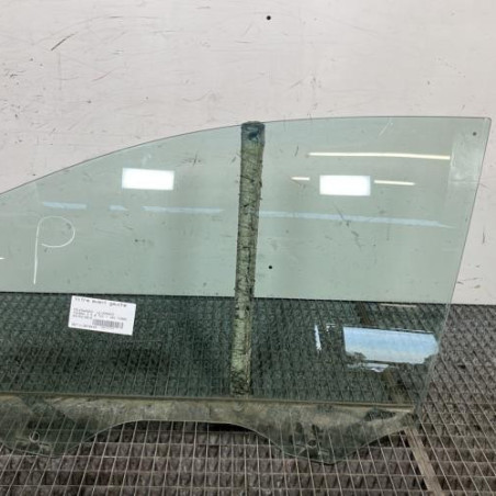 Vitre avant gauche VOLKSWAGEN TOURAN 3 Photo n°1