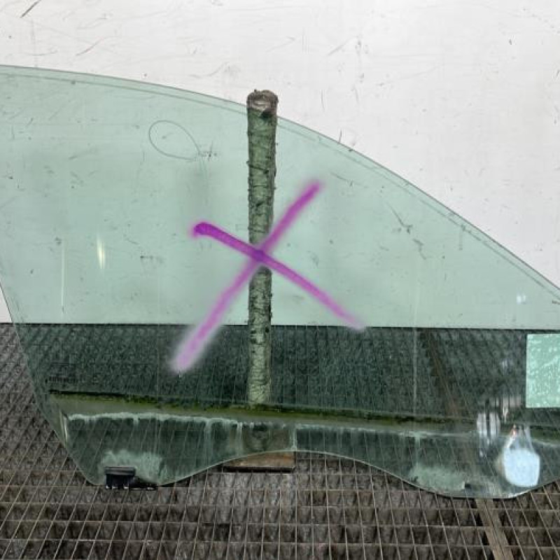 Vitre avant gauche MERCEDES CLASSE E 211 Photo n°4