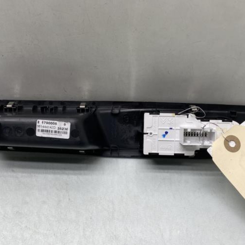 Interrupteur de leve vitre avant gauche OPEL VIVARO 3 Photo n°3