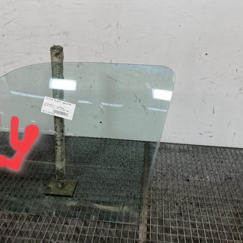 Vitre avant gauche VOLKSWAGEN GOLF 3 Photo n°3