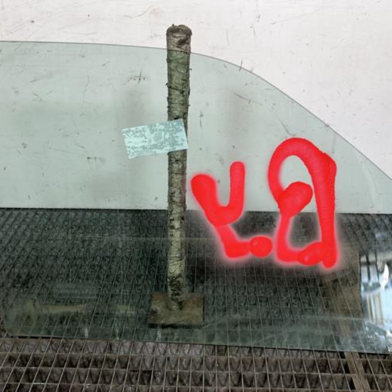 Vitre avant gauche VOLKSWAGEN GOLF 3 Photo n°4