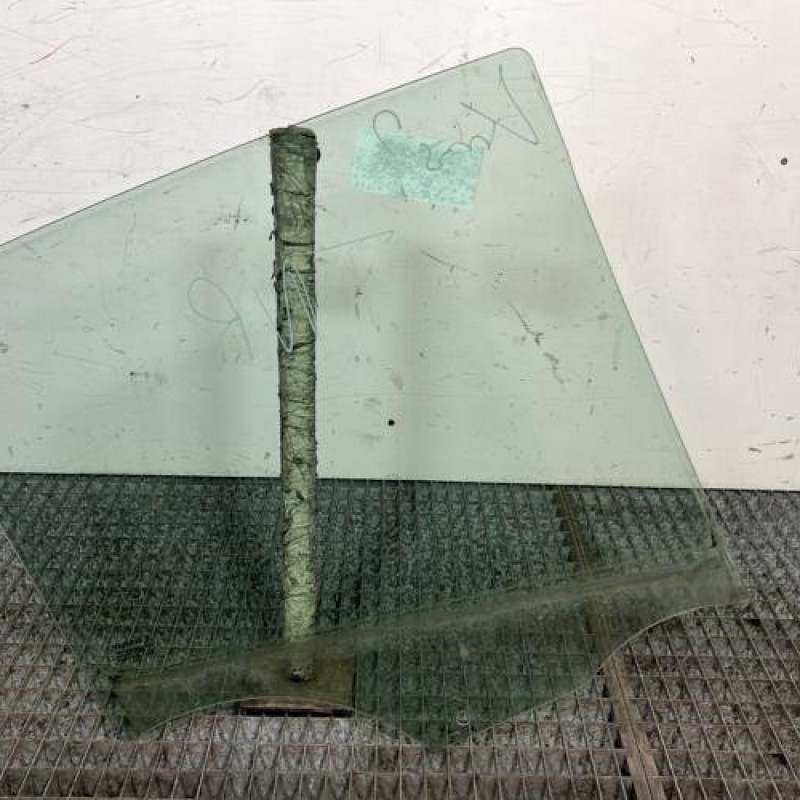 Vitre arriere gauche RENAULT CLIO 3 Photo n°4