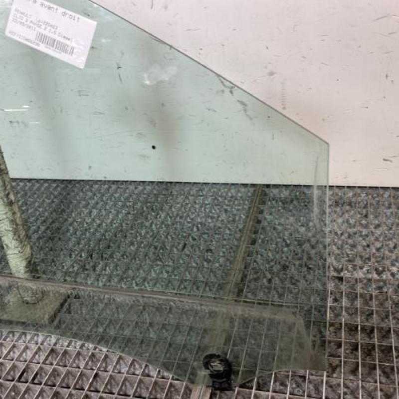 Vitre avant droit RENAULT CLIO 3 Photo n°2