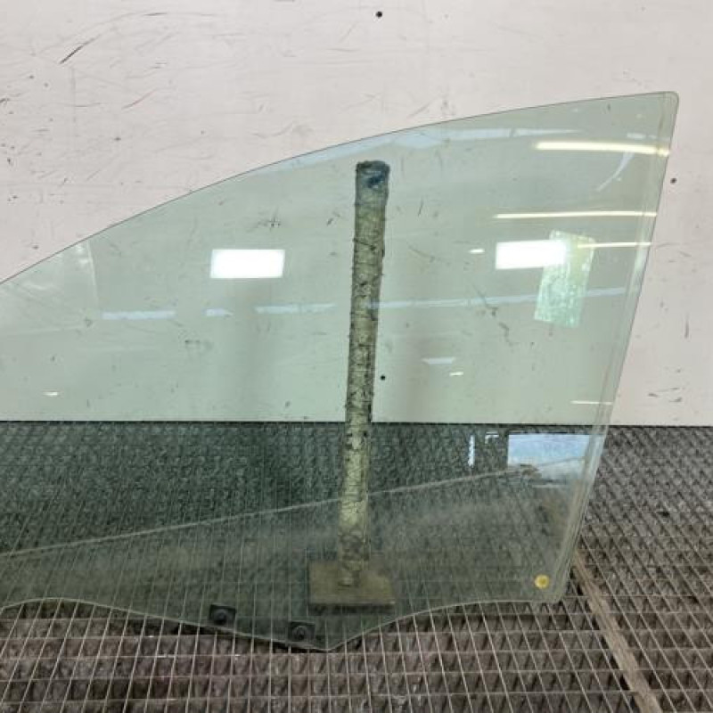 Vitre avant gauche RENAULT CLIO 4 Photo n°1