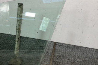 Vitre avant gauche RENAULT CLIO 4