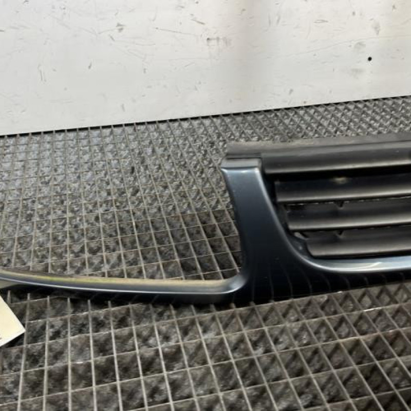 Calandre VOLKSWAGEN POLO 3 Photo n°2