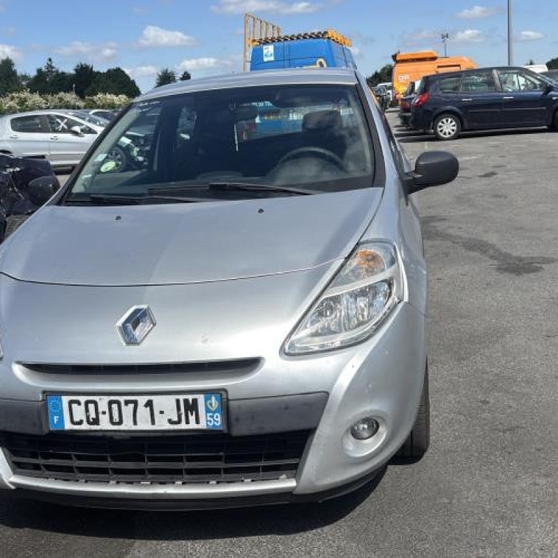 Aile avant gauche RENAULT CLIO 3 Photo n°12