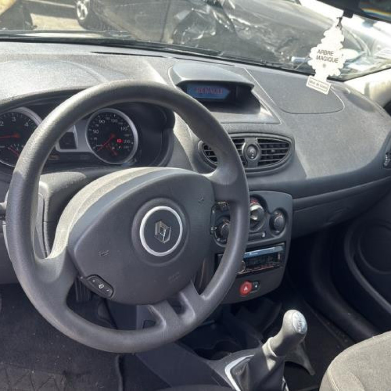 Aile avant gauche RENAULT CLIO 3 Photo n°15