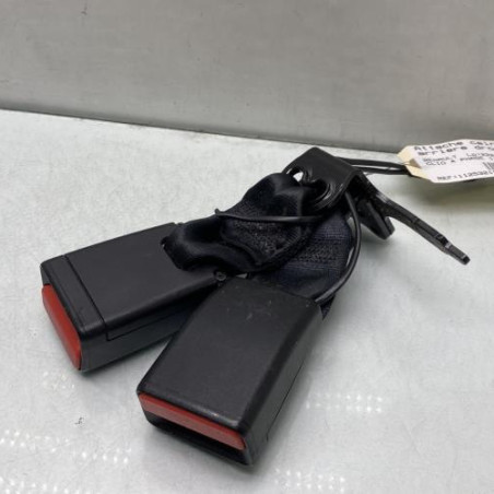 Attache ceinture arriere droit RENAULT CLIO 4