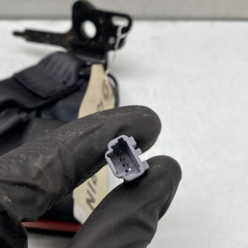 Attache ceinture arriere droit RENAULT CLIO 4 Photo n°4