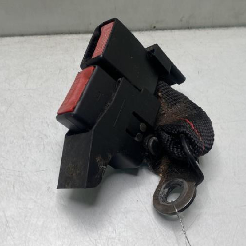 Attache ceinture arriere droit RENAULT CLIO 3 Photo n°1