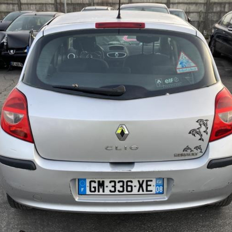 Attache ceinture arriere droit RENAULT CLIO 3 Photo n°8