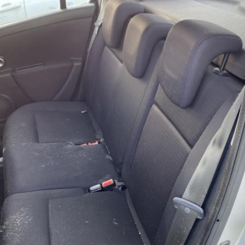 Attache ceinture arriere droit RENAULT CLIO 3 Photo n°15