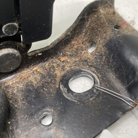 Attache ceinture arriere gauche RENAULT CLIO 3