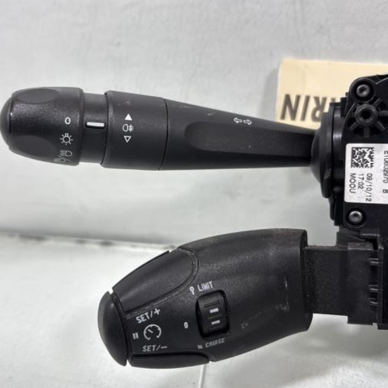 Com (Bloc Contacteur Tournant+Commodo Essuie Glace+Commodo Phare) PEUGEOT 208 1 Photo n°3