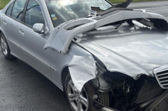 Arret de porte avant gauche MERCEDES CLASSE E 211