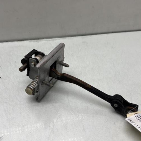 Arret de porte avant gauche PEUGEOT 3008 1