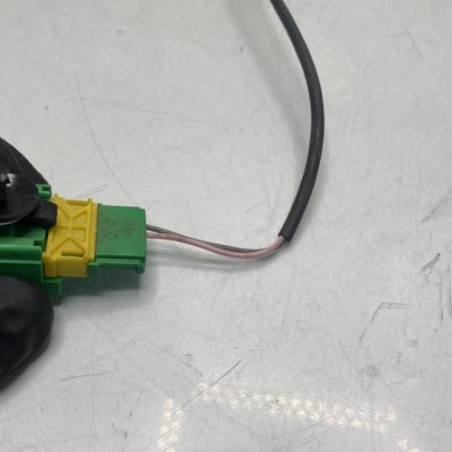 Attache ceinture avant gauche DACIA DUSTER 1