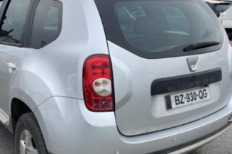 Attache ceinture avant gauche DACIA DUSTER 1