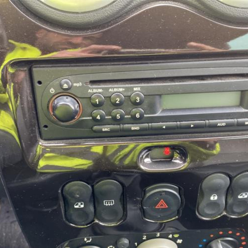 Attache ceinture avant gauche DACIA DUSTER 1 Photo n°19