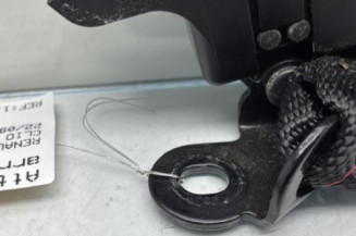 Attache ceinture arriere droit RENAULT CLIO 3