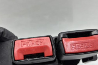 Attache ceinture arriere droit RENAULT CLIO 3