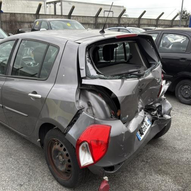 Attache ceinture arriere droit RENAULT CLIO 3 Photo n°9