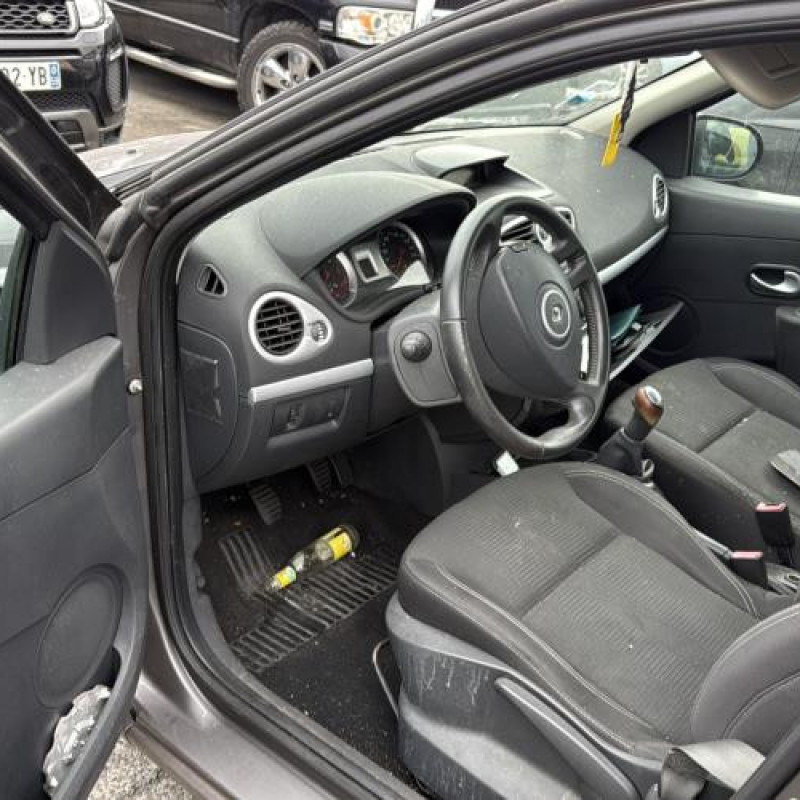 Attache ceinture arriere droit RENAULT CLIO 3 Photo n°18