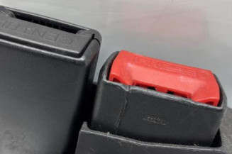 Attache ceinture arriere gauche RENAULT CLIO 3