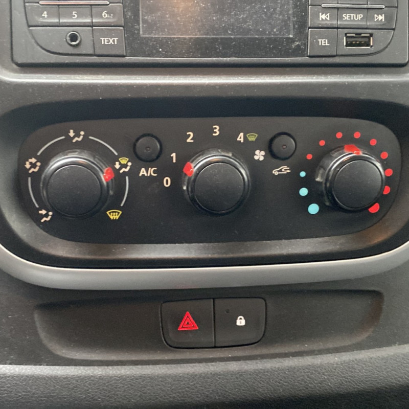 RENAULT TRAFIC 3 COURT PHASE 1 1.6 DCI - 16V TURBO Photo n°8