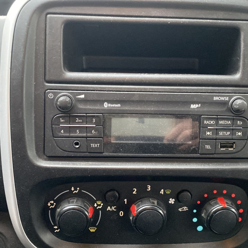 RENAULT TRAFIC 3 COURT PHASE 1 1.6 DCI - 16V TURBO Photo n°9