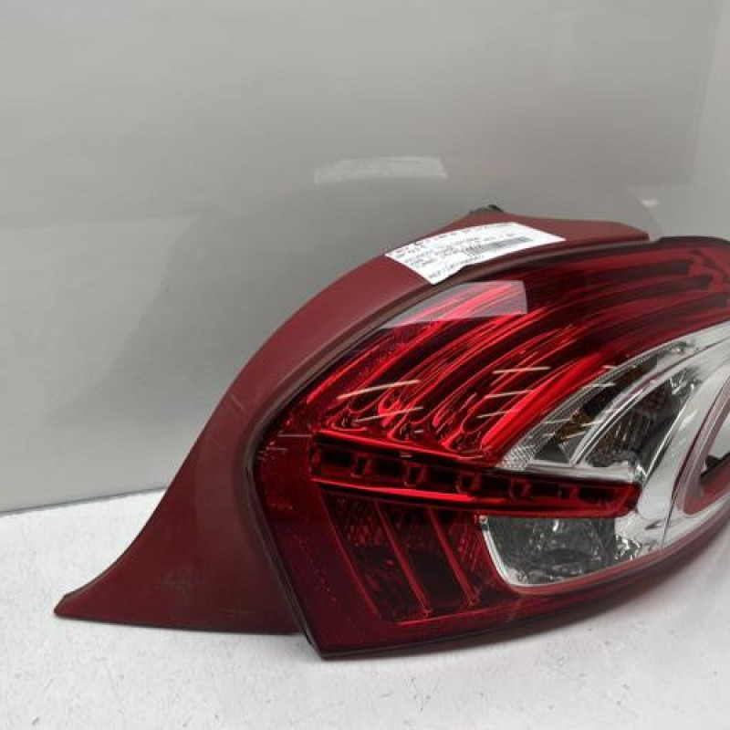 Feu arriere principal droit (feux) PEUGEOT 208 1 Photo n°1