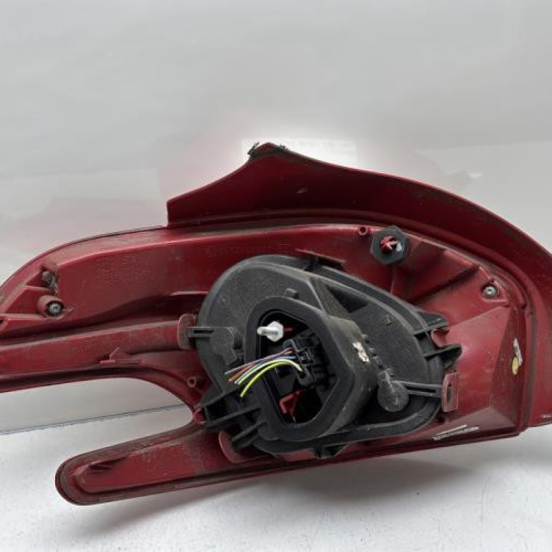 Feu arriere principal droit (feux) PEUGEOT 208 1 Photo n°4