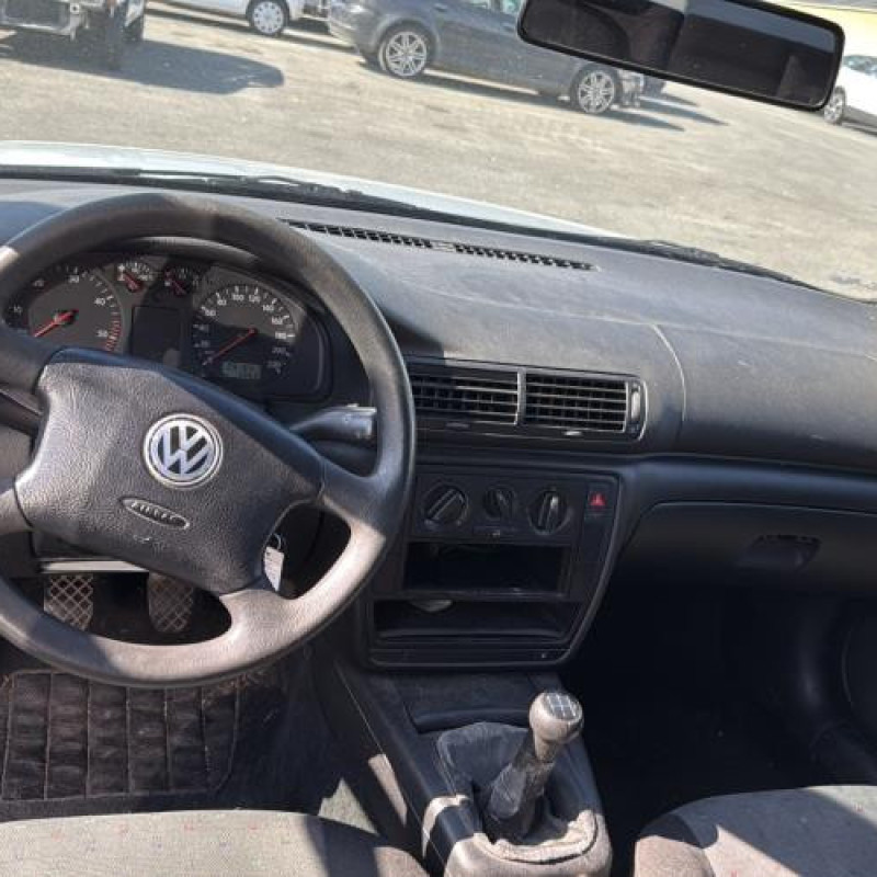 Feu arriere principal gauche (feux) VOLKSWAGEN PASSAT 4 Photo n°16