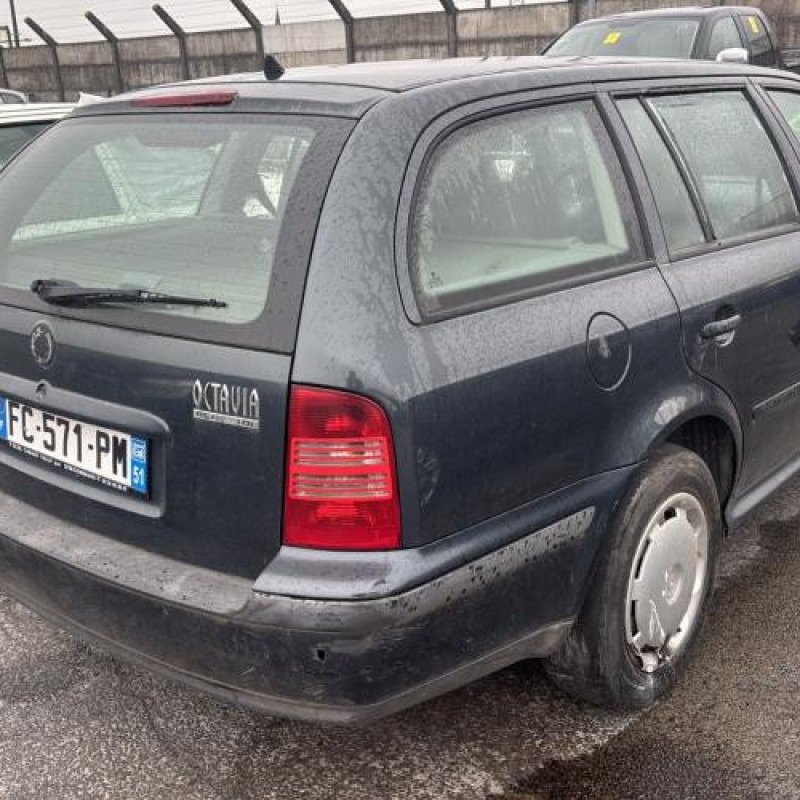 Feu arriere principal droit (feux) SKODA OCTAVIA 1 Photo n°6