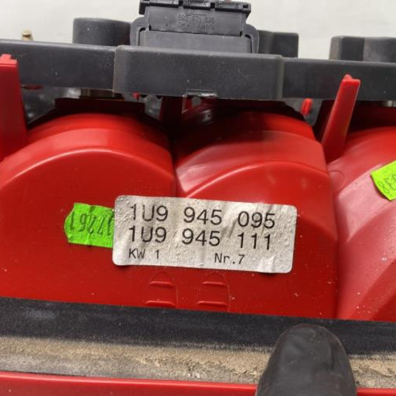 Feu arriere principal gauche (feux) SKODA OCTAVIA 1 Photo n°3