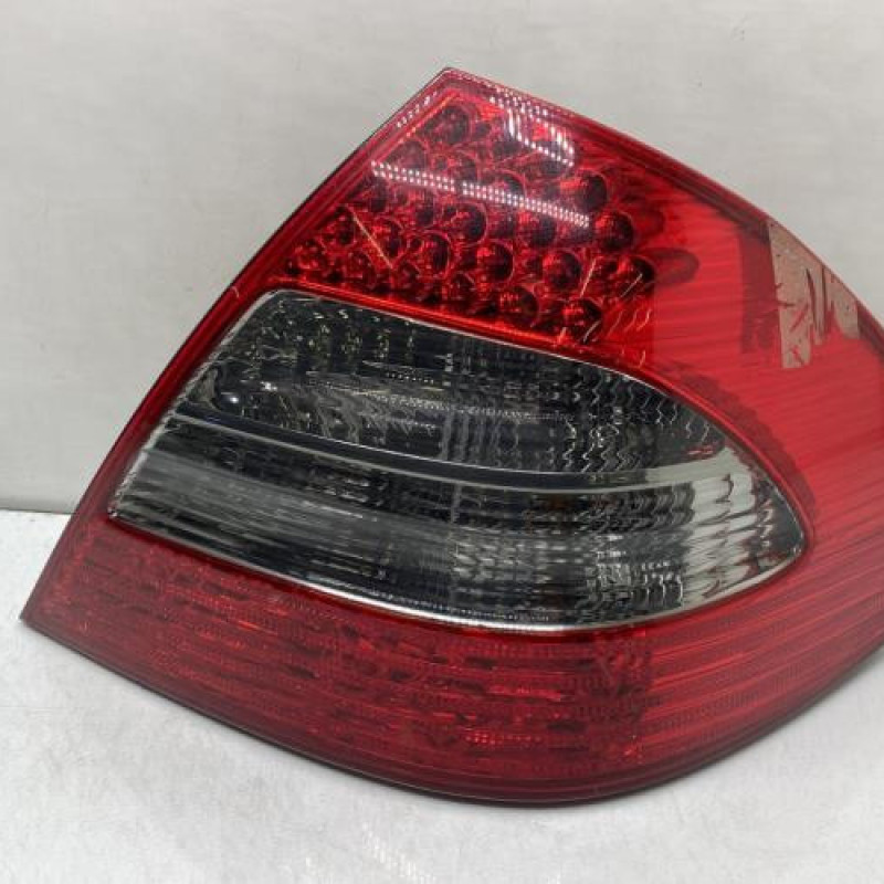 Feu arriere principal droit (feux) MERCEDES CLASSE E 211 Photo n°1