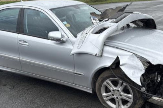 Moteur essuie glace avant MERCEDES CLASSE E 211