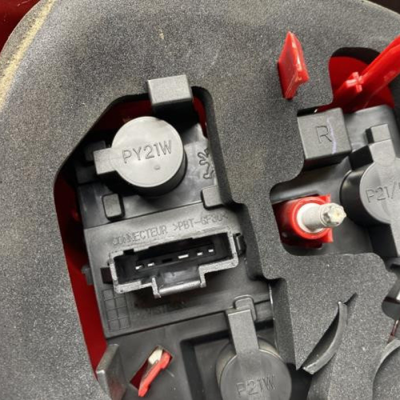 Feu arriere principal droit (feux) PEUGEOT 206+ Photo n°3