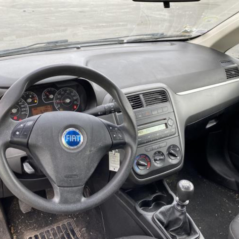 Feu arriere principal droit (feux) FIAT GRANDE PUNTO Photo n°17