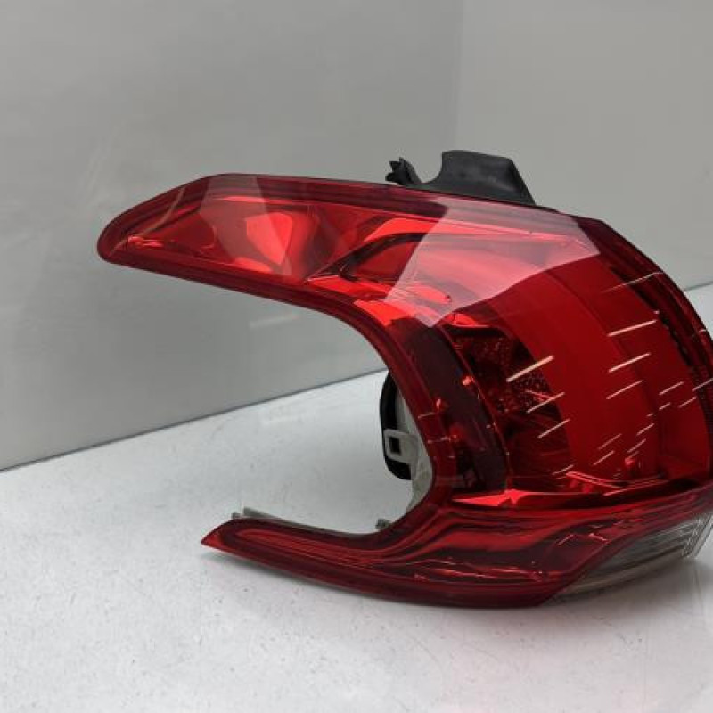 Feu arriere principal gauche (feux) PEUGEOT 2008 1 Photo n°2