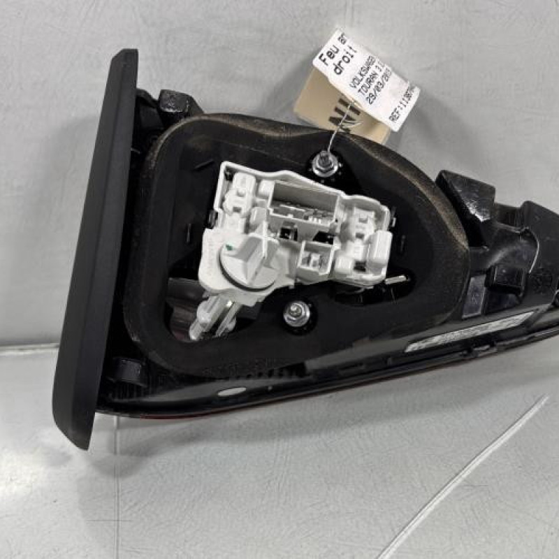 Feu arriere secondaire droit (feux) VOLKSWAGEN TOURAN 3 Photo n°3