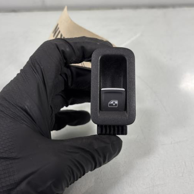 Interrupteur de leve vitre arriere gauche VOLKSWAGEN TOURAN 3 Photo n°1