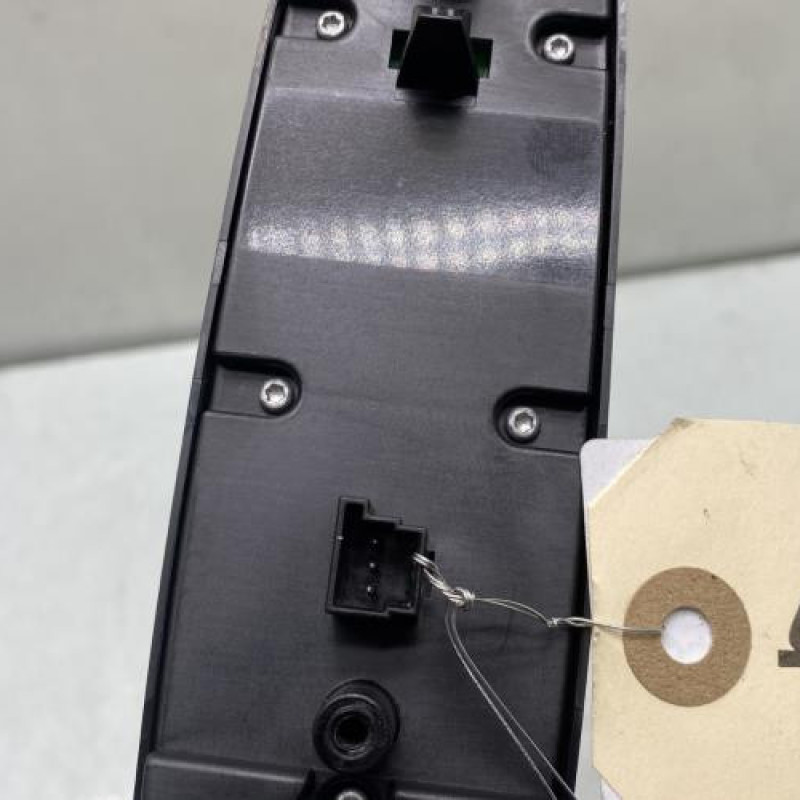 Interrupteur de leve vitre avant gauche MERCEDES CLASSE A 169 Photo n°4