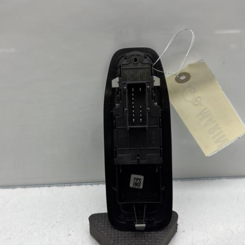 Interrupteur de leve vitre avant gauche PEUGEOT 208 1 Photo n°4