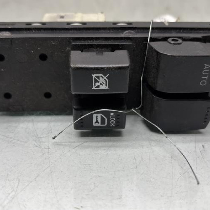 Interrupteur de leve vitre avant gauche SUZUKI SWIFT 3 Photo n°1