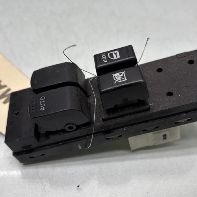 Interrupteur de leve vitre avant gauche SUZUKI SWIFT 3 Photo n°4