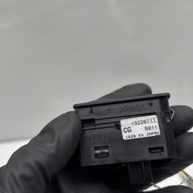 Interrupteur de leve vitre arriere droit OPEL ZAFIRA B Photo n°2