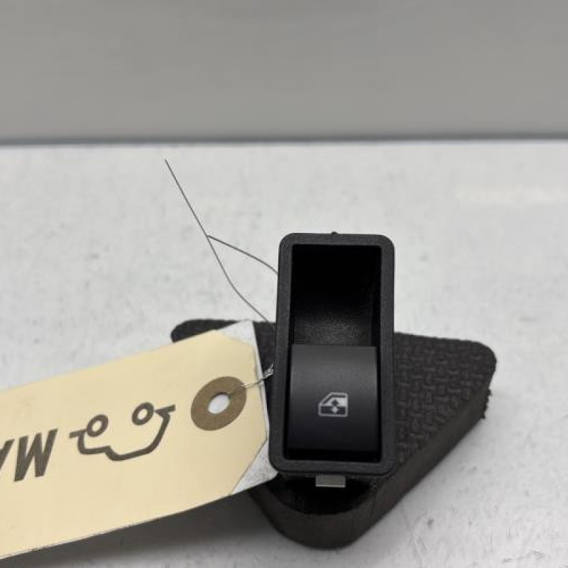 Interrupteur de leve vitre arriere gauche OPEL ZAFIRA B Photo n°1